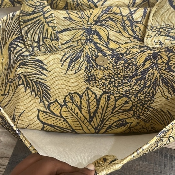 VINCE CAMUTO Orla Canvas Tote Blue Yellow with swingy tassel charms tropical - Picture 6 of 14